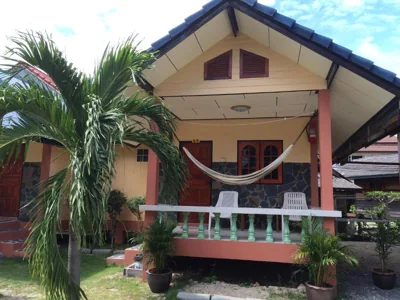 带风扇平房 — Suksabai Resort